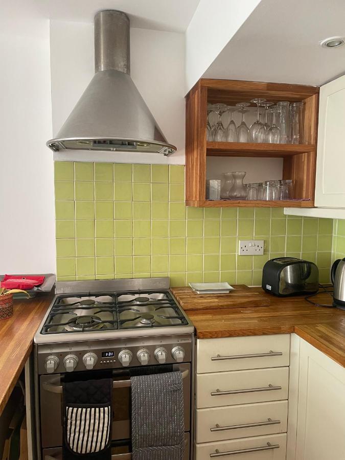 Sutherland Place Apartment *